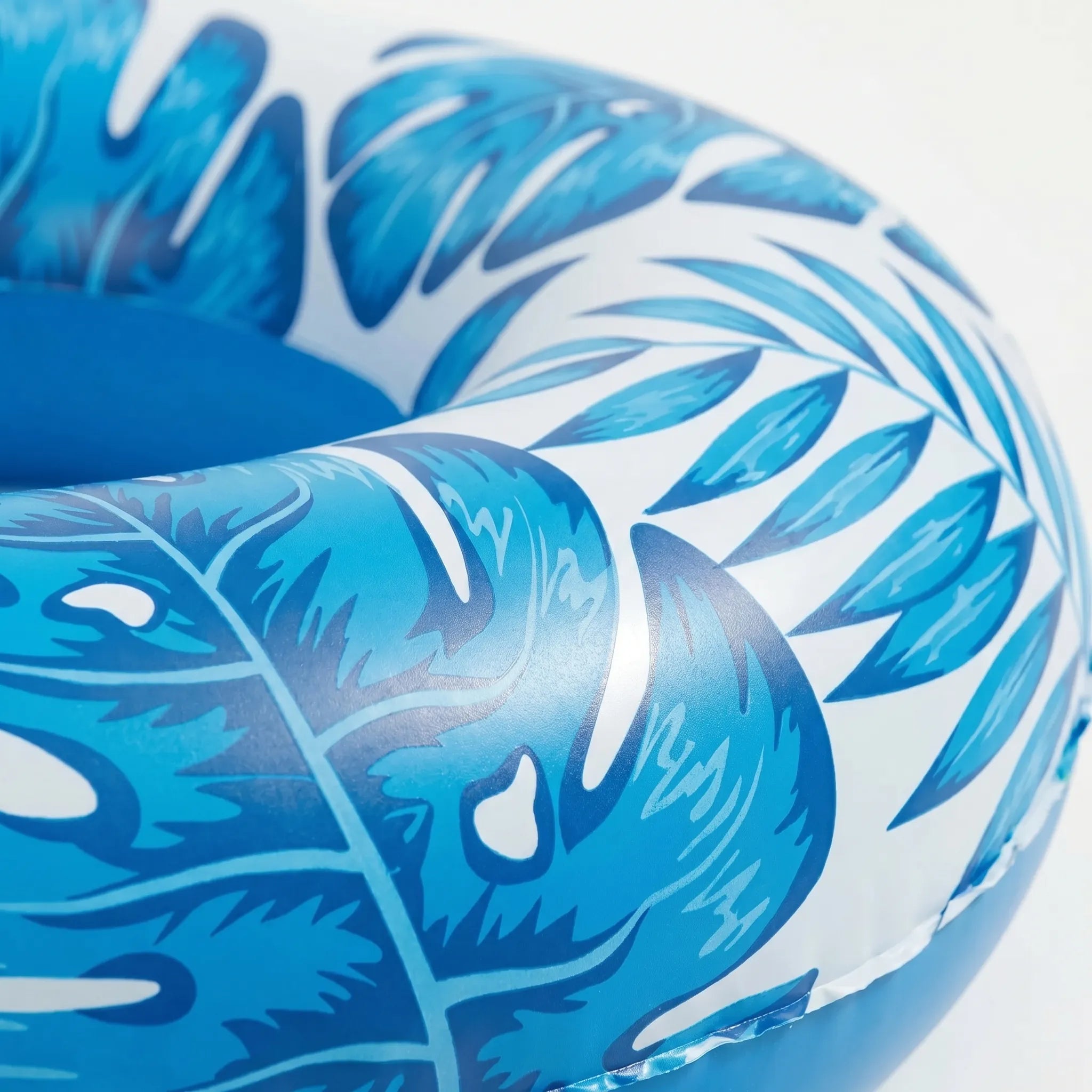 Inflatable Pool Lounger – Relaxing in the Sun, Floating Fun